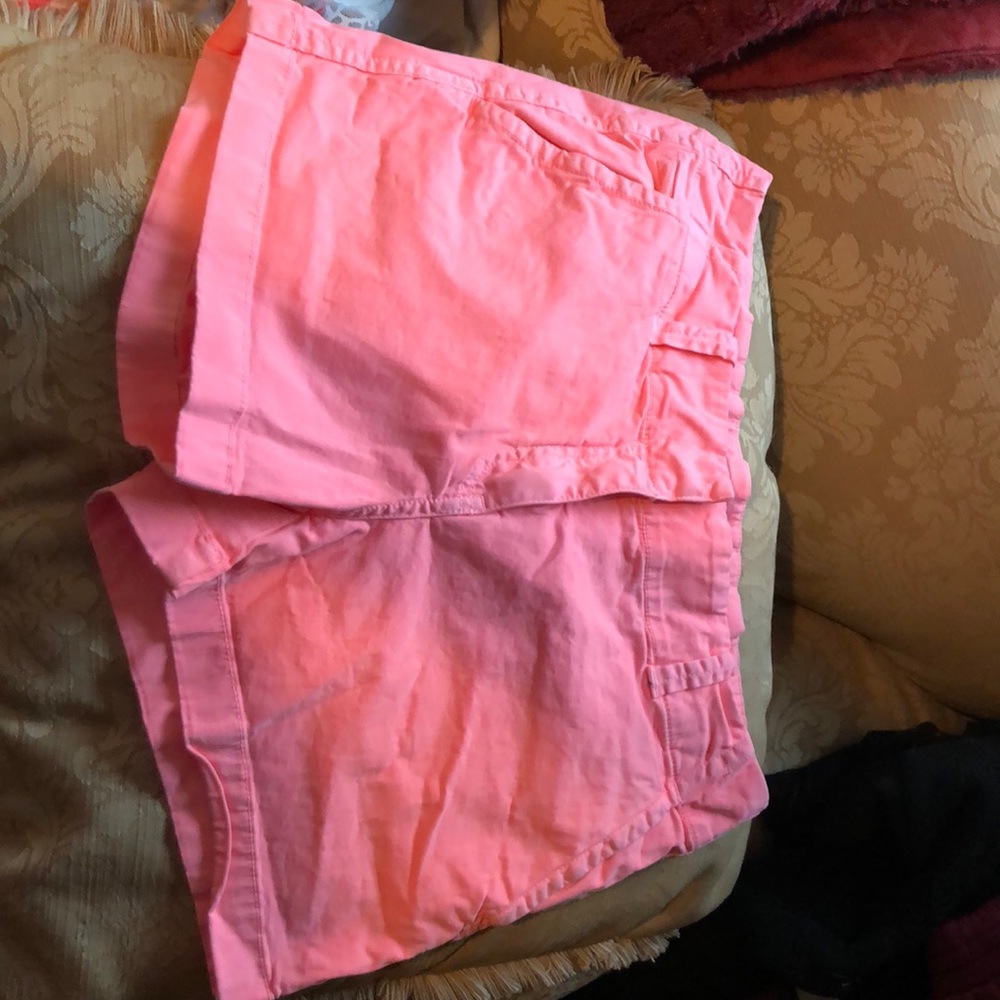 Vineyard vines pink shorts
